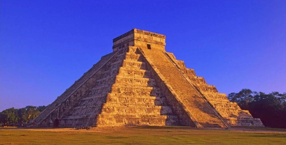 Этот священный город имеет историю длиною практически в 1000 лет. Некогда он был политическим и культурным центром майя в Мексике, теперь же его останки дожили до наших дней, чтобы рассказать о своей загадочной истории.