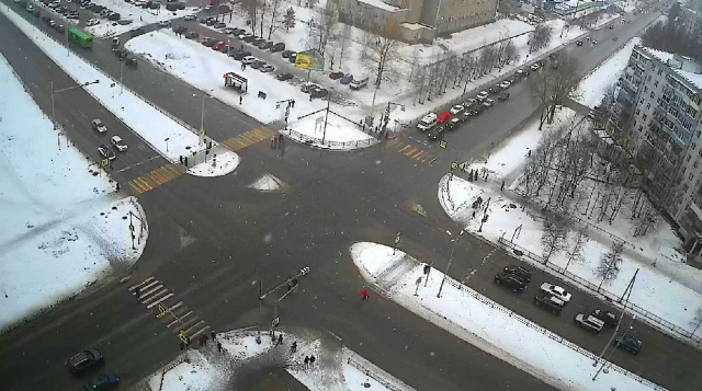 Webkamera mit Blick auf die Kreuzung der Chapaev-Mira Straßen
