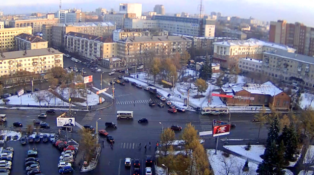 Kreuzung der Vorovskogo-Straßen - Sonya Krivoy. Tscheljabinsk Webcam online
