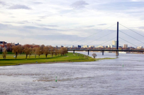 Blick auf den Rhein. Düsseldorf Webcams online