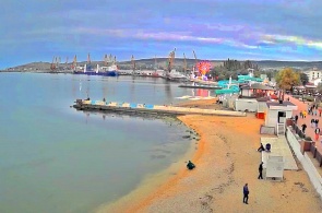 Blick auf Hafen und Leuchtturm. Feodosia-Webcams