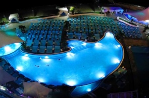 Der Hauptpool in Form eines Delfins. Webcams NEMO Hotel Resort & SPA Odessa Online