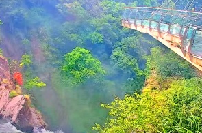 Glasbrücke des Xiaowulai-Wasserfalls (Übersicht). Webcams Taoyuan