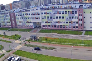 Bau einer Schule auf der Straße. Dämmerung. Ansicht 2. Webcams von Kaliningrad