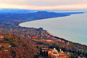 Blick auf die Stadt vom Berg Iverskaya (Panorama). Webcams Neuer Athos