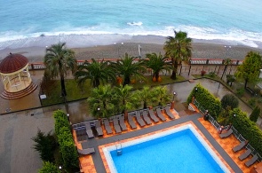 Blick auf den Strand vom Alex Beach Hotel. Webcams Gagra