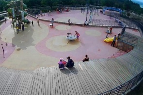 Park Uchkuevka in Sewastopol. Spielplatz