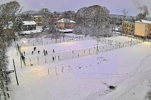 Spielplatz in der Nähe der Schule 3. Webcams Medvezhyegorsk online