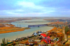 Blick auf die alte Brücke und die Straße zur Arabat Nehrung. Webcams Genichesk