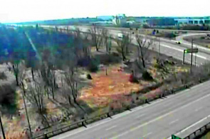 Eine Webcam mit Blick auf den Highway 401 in der Nähe von Gardiners Rd