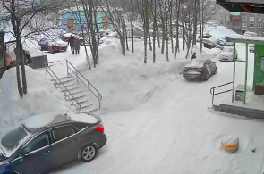 Kola Avenue, 168. Blick auf den Innenhof. Webcams in Murmansk online