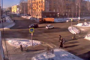 Die Webcam sendet einen Blick auf die Kreuzung der Straßen Karl Marx und Parkhomenko in Nischni Tagil