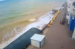 Der Strand des Nash Parus Komplexes in Kacha. Sewastopol-Webcams