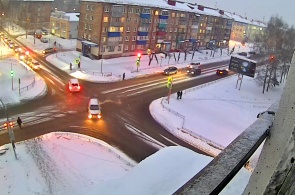 Kreuzung von Bauherren und Komarov. Meschduretschensk Webcams online