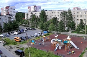 Kinderspielplatz in der Belova-Straße. Webcams Polyarnye Zori